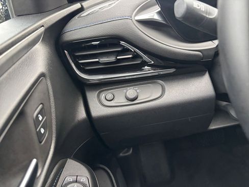 Used 2025 Buick Envista Sport Touring image 32