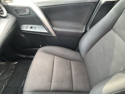 Used 2016 Toyota RAV4 LE AWD/4WD image 12