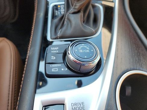 Used 2024 INFINITI Q50 Sensory image 33