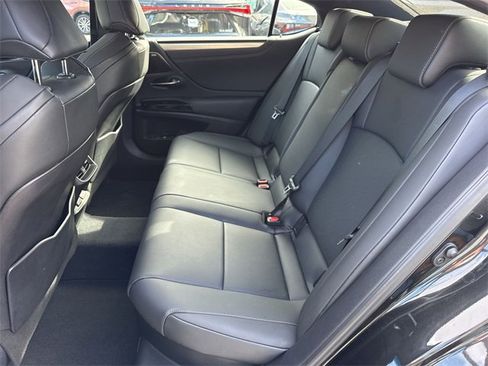Used 2024 Lexus ES 300h F Sport image 23