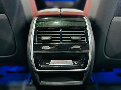 Used 2022 BMW X6 xDrive40i w/ M Sport Package image 32