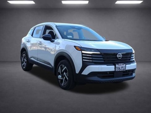 Used 2026 Nissan Kicks SV w/ Charging Package image 2