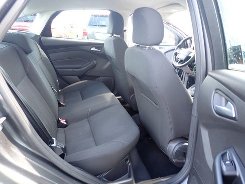 Used 2016 Ford Focus SE FWD image 11