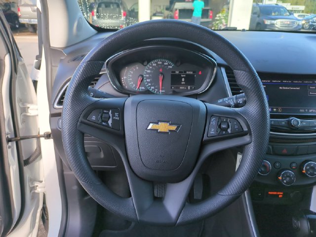 Used 2022 Chevrolet Trax LS w/ Tint and Cruise Package AWD/4WD image 9
