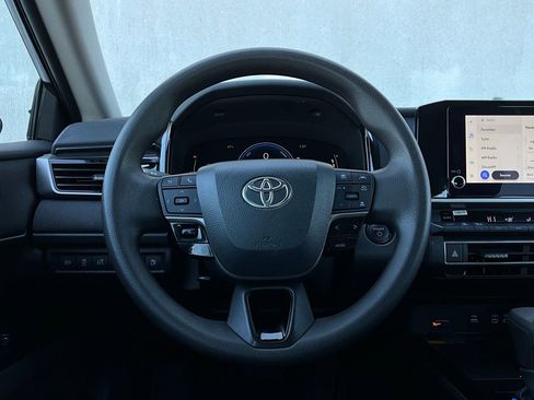 Used 2025 Toyota Camry LE image 31