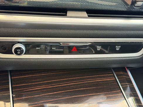 Used 2025 BMW X5 xDrive50e AWD/4WD image 28