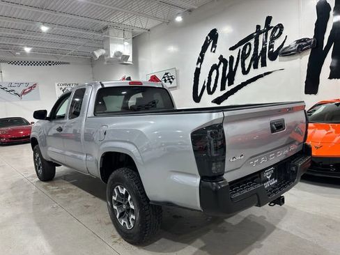 Used 2021 Toyota Tacoma SR image 3