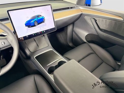 Used 2025 Tesla Model Y Long Range AWD/4WD image 30