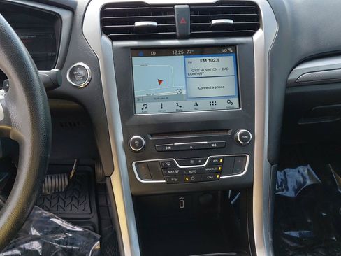 Used 2018 Ford Fusion SE w/ Fusion SE Technology Package FWD image 27