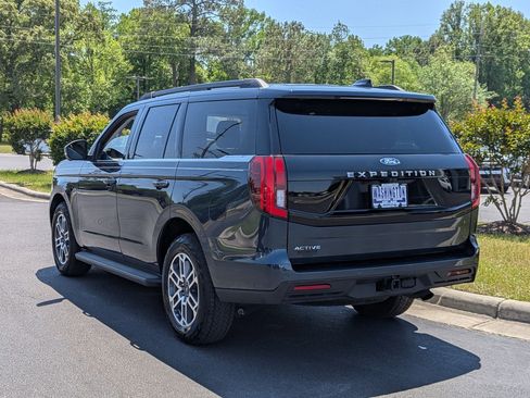 Used 2025 Ford Expedition Active AWD/4WD image 7