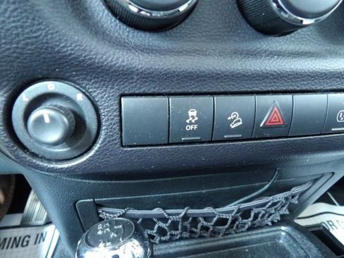 Used 2015 Jeep Wrangler Unlimited Sahara w/ Connectivity Group AWD/4WD image 24