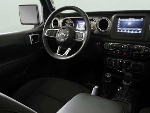 Used 2021 Jeep Wrangler Unlimited Sahara AWD/4WD image 29