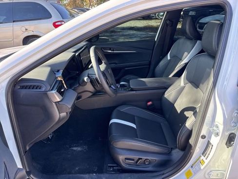 Used 2025 Toyota Camry SE w/ Multimedia Upgrade Package image 5