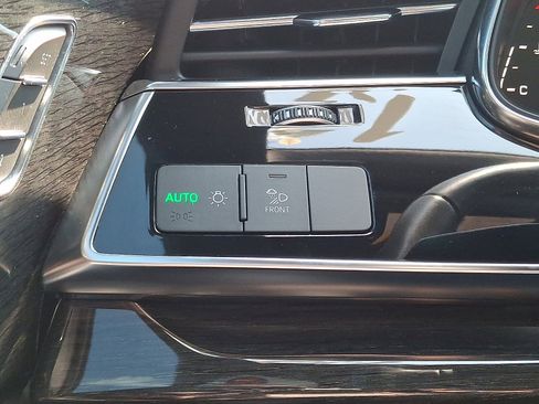 Used 2019 Audi Q8 Premium Plus w/ Premium Plus image 27