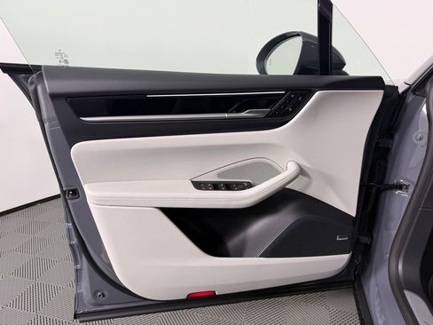 New 2026 Porsche Macan 4 Electric image 19