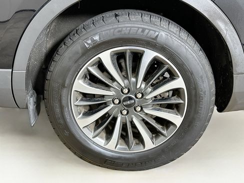 Used 2023 Lincoln Nautilus FWD w/ Premium Package image 11