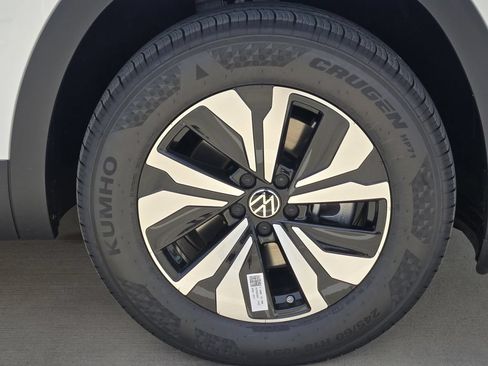 New 2026 Volkswagen Atlas Cross Sport SE FWD image 11