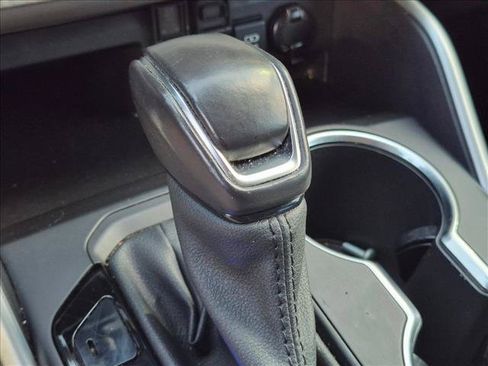 Used 2021 Toyota Highlander LE FWD image 14