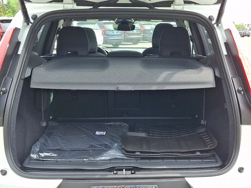 Certified 2023 Volvo XC40 B5 Plus w/ Protection Package Premier AWD/4WD image 30