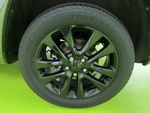 Used 2018 Jeep Grand Cherokee Altitude AWD/4WD image 14
