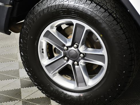 Used 2019 Jeep Wrangler Unlimited Sahara image 57