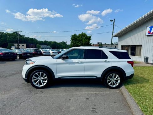 Used 2021 Ford Explorer Platinum w/ Equipment Group 601A AWD/4WD image 3