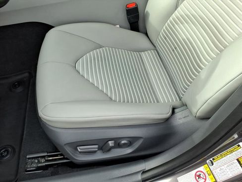 Used 2019 Toyota Camry SE image 23