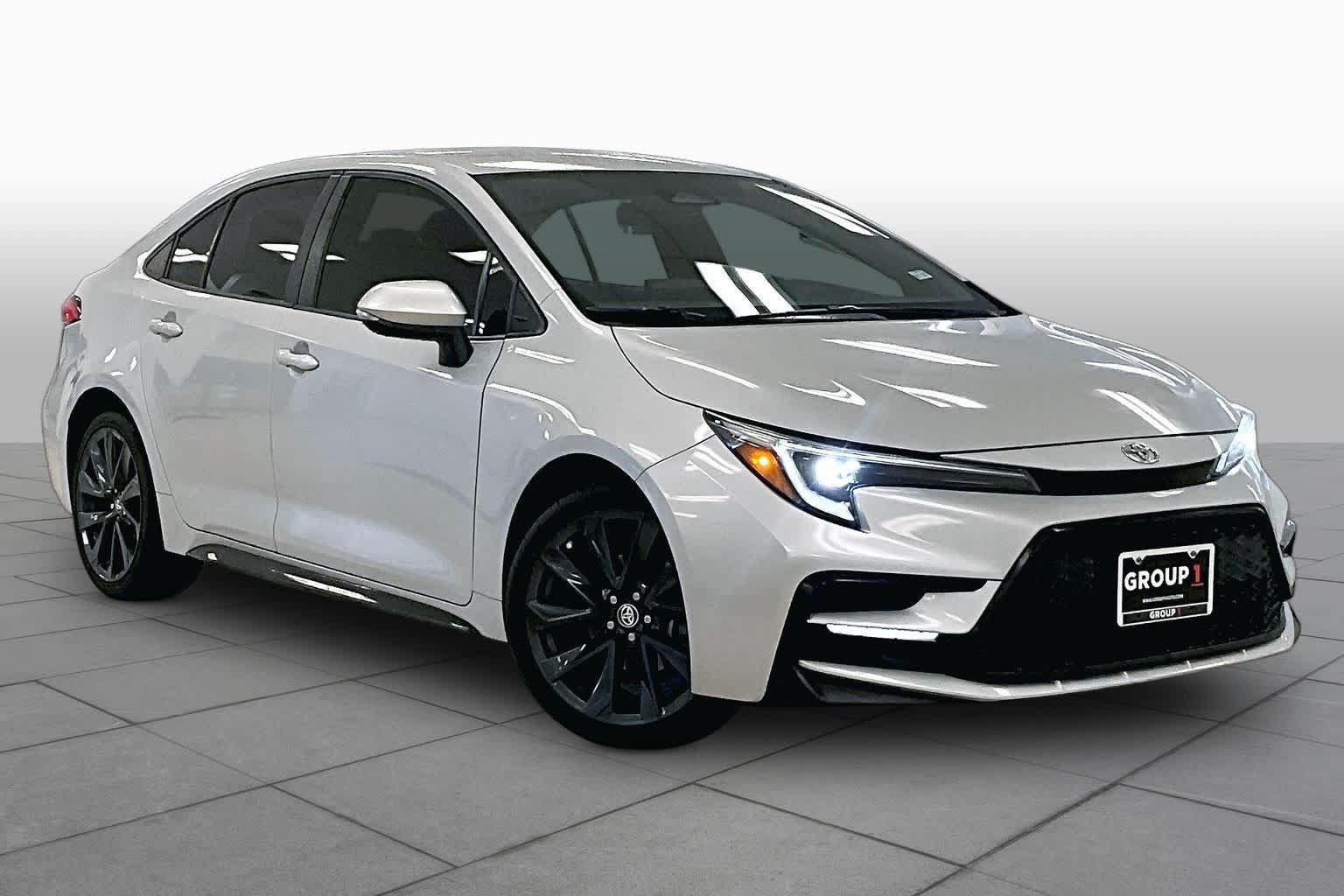 Used 2024 Toyota Corolla SE FWD image 2