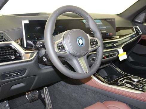 New 2026 BMW X5 xDrive50e w/ M Sport Package image 4