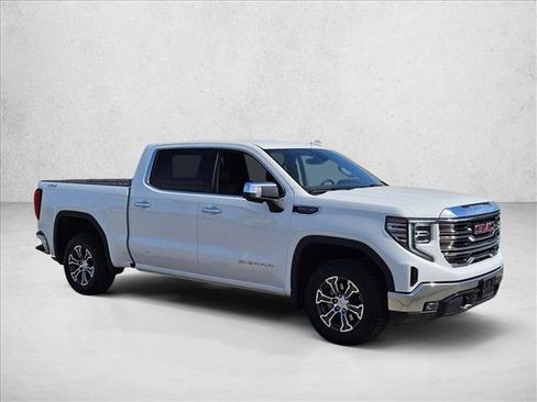 Used 2025 GMC Sierra 1500 SLT image 3