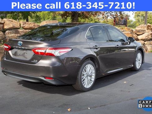 Used 2020 Toyota Camry XLE image 6