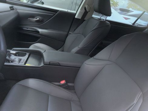 Used 2025 Lexus ES 350 w/ Premium Package FWD image 14
