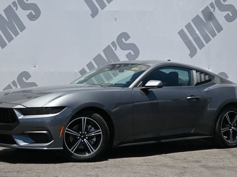 Used 2025 Ford Mustang Coupe RWD image 1