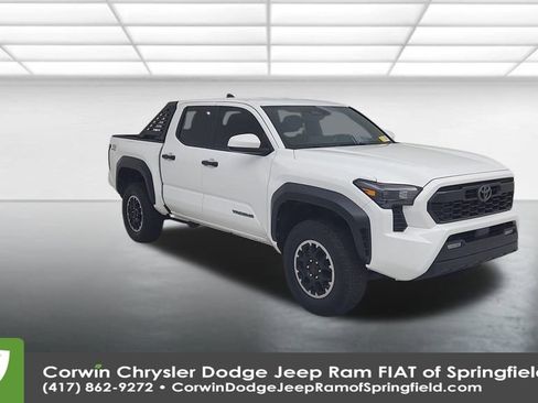 Used 2024 Toyota Tacoma 4x4 Double Cab image 3