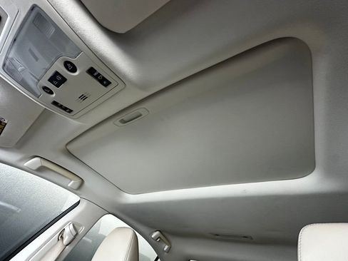 Used 2015 Lexus ES 300h image 66