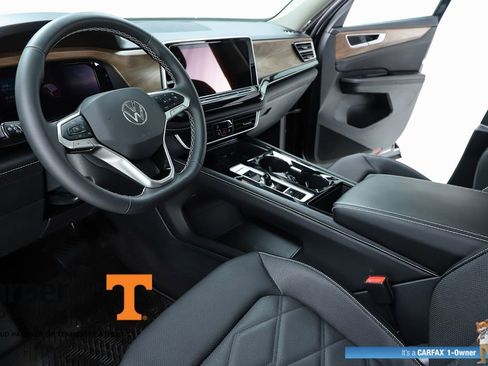 Used 2024 Volkswagen Atlas SE w/ Panoramic Sunroof Package image 59