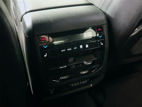 Used 2022 Jeep Grand Cherokee Overland w/ Adv Protech Group III image 32