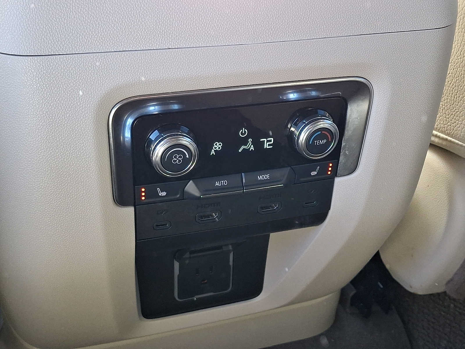 Used 2025 GMC Yukon Denali w/ Denali Reserve Package AWD/4WD image 12