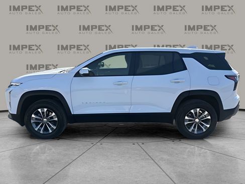 Used 2026 Chevrolet Equinox LT FWD image 2