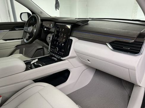 Certified 2025 GMC Acadia Denali AWD/4WD image 30