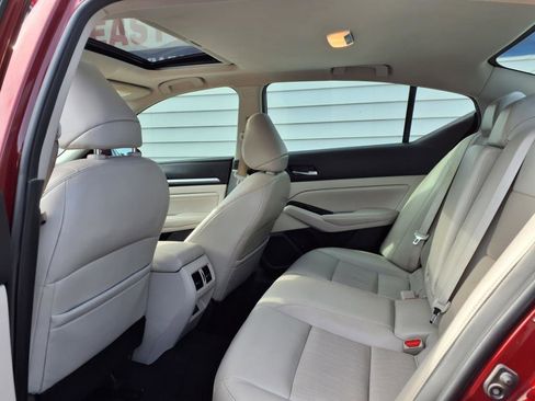 Used 2021 Nissan Altima 2.5 Platinum image 12