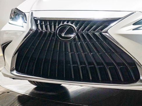 Used 2023 Lexus ES 300h w/ Premium Package image 5