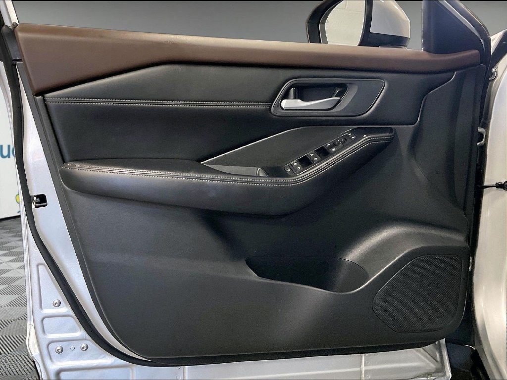 Certified 2023 Nissan Rogue SV w/ SV Premium B Package AWD/4WD image 9