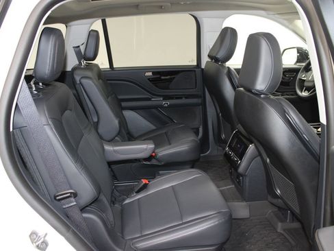 New 2026 Lincoln Aviator AWD image 32