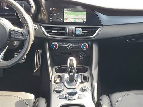 Used 2024 Alfa Romeo Giulia Veloce image 16