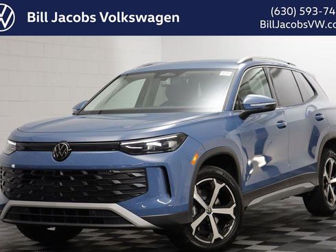 New 2025 Volkswagen Tiguan SE image 1