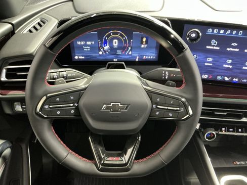 New 2026 Chevrolet Traverse RS w/ LPO, Floor Liner Package FWD image 17