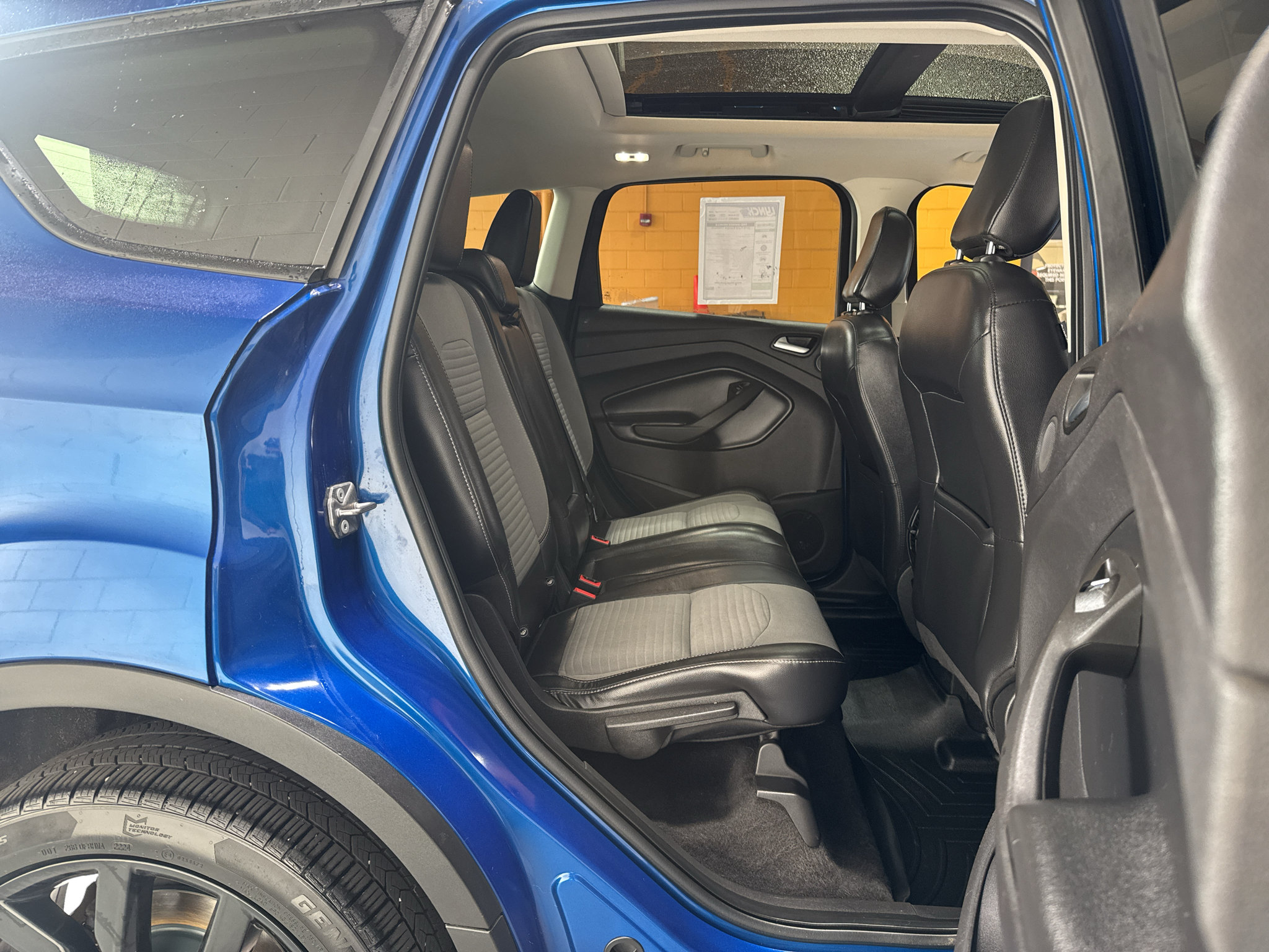 Used 2019 Ford Escape Titanium AWD/4WD image 18