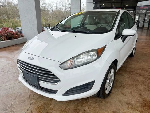 Used 2018 Ford Fiesta SE image 3