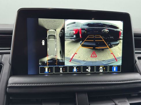 Used 2023 Chevrolet Suburban Z71 w/ Luxury Package image 19